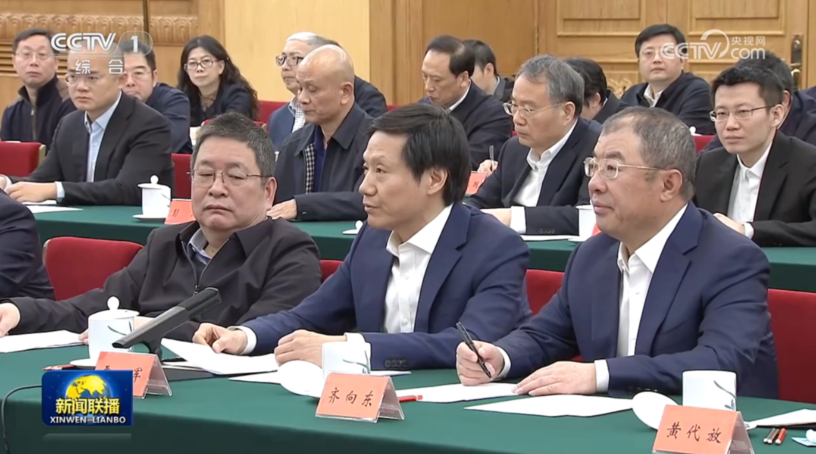 在国家大力扶持民营企业的背景下，生产制造模温机、冷水机的企业可以通过以下策略紧跟国家发展方向，抓住政策红利，实现高质量发展